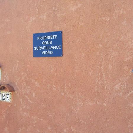 B&B La Douloire แปร์นส์-เลส์-ฟงแตนส์ ภายนอก รูปภาพ