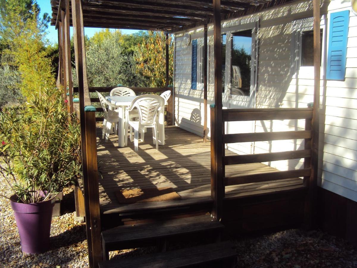 B&B La Douloire แปร์นส์-เลส์-ฟงแตนส์ ภายนอก รูปภาพ