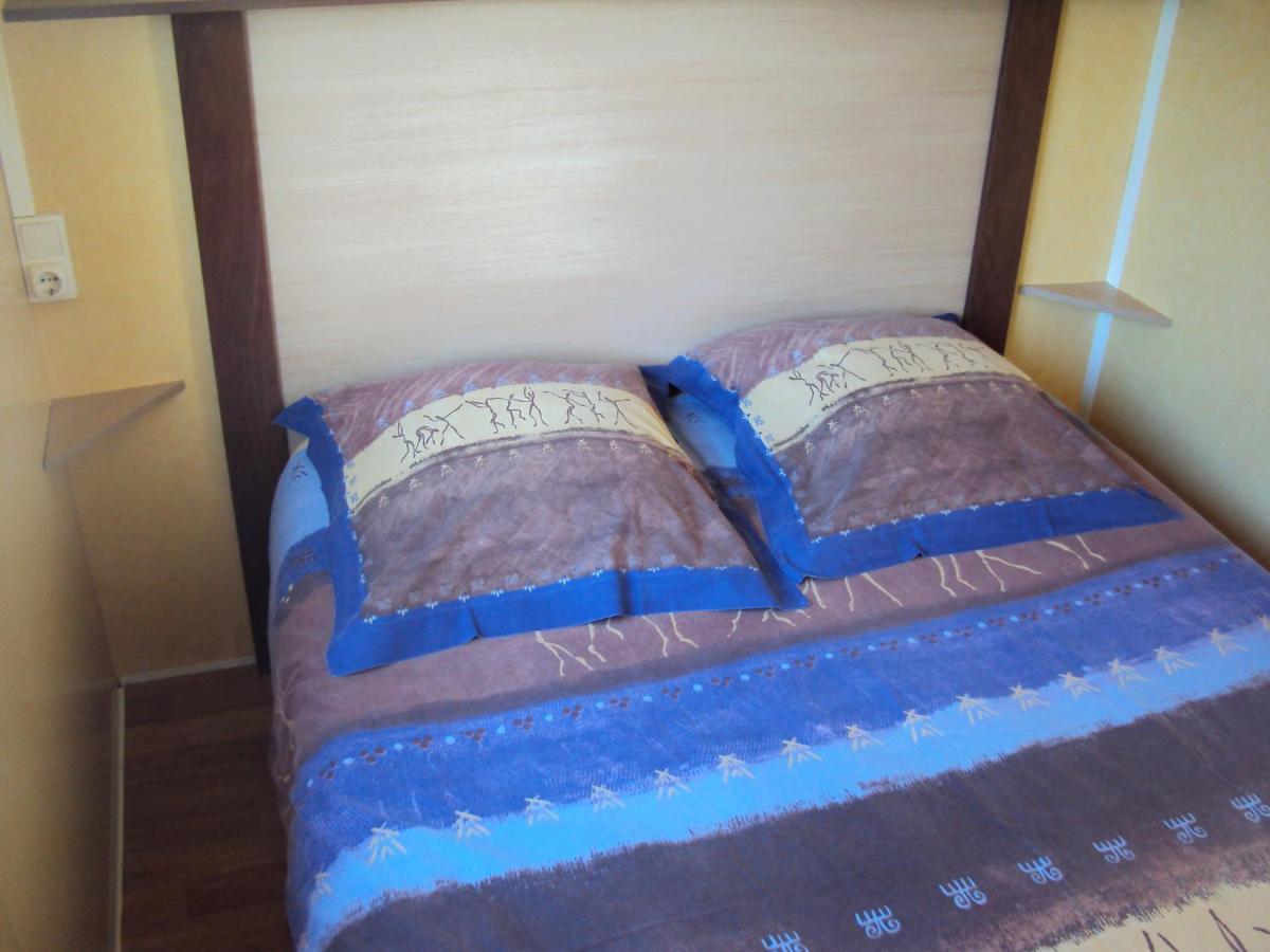 B&B La Douloire แปร์นส์-เลส์-ฟงแตนส์ ภายนอก รูปภาพ