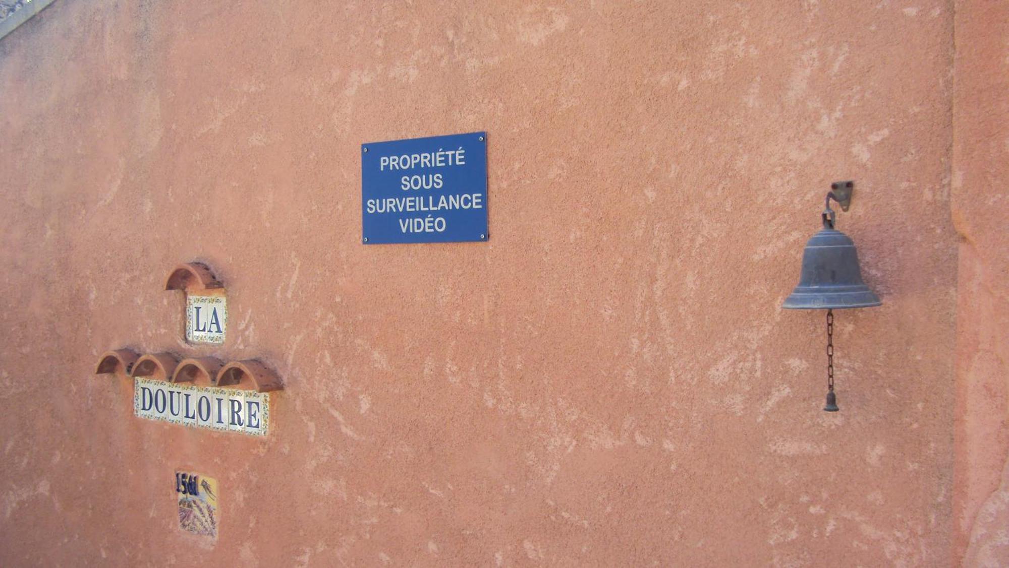 B&B La Douloire แปร์นส์-เลส์-ฟงแตนส์ ภายนอก รูปภาพ