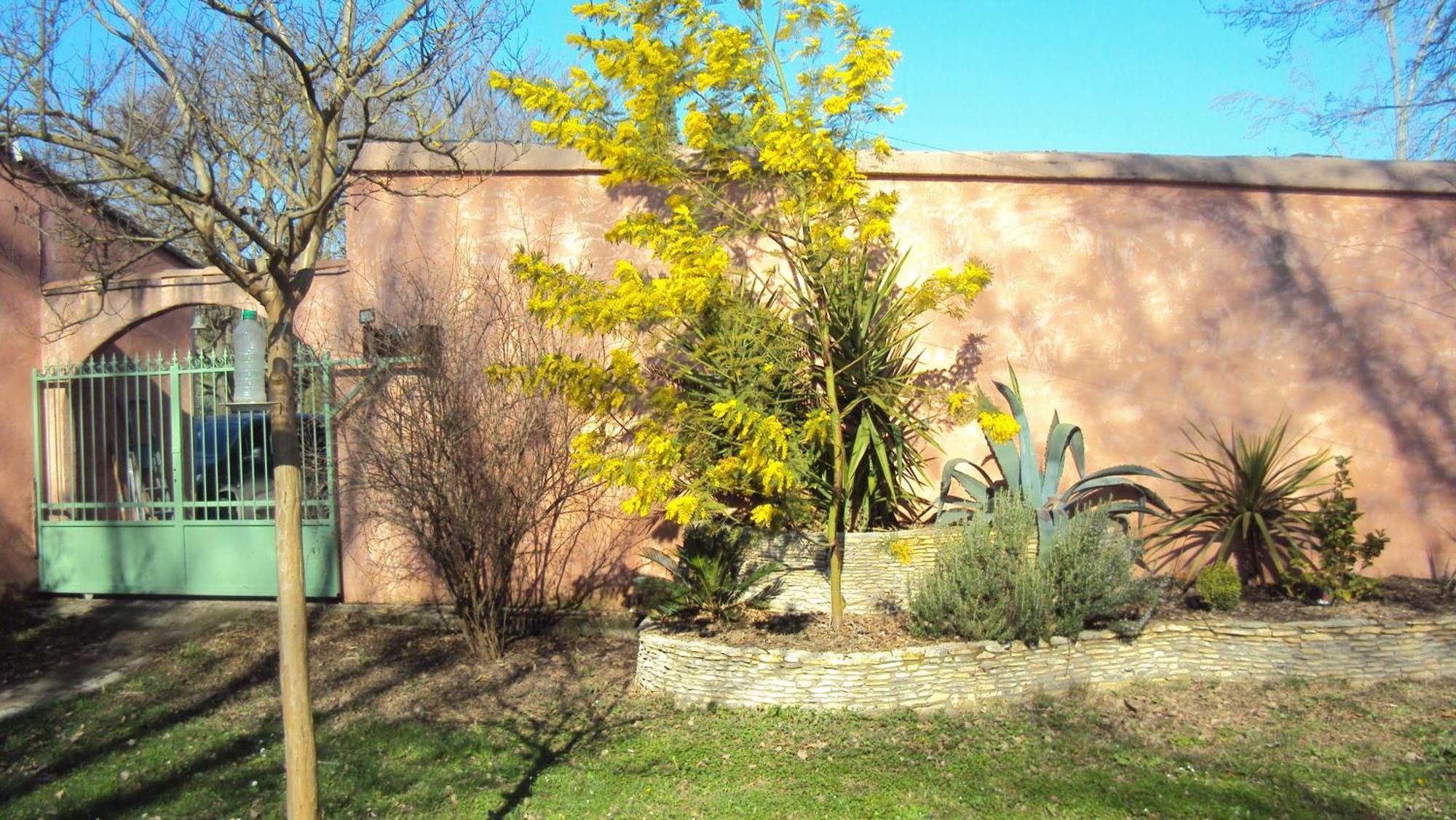 B&B La Douloire แปร์นส์-เลส์-ฟงแตนส์ ภายนอก รูปภาพ