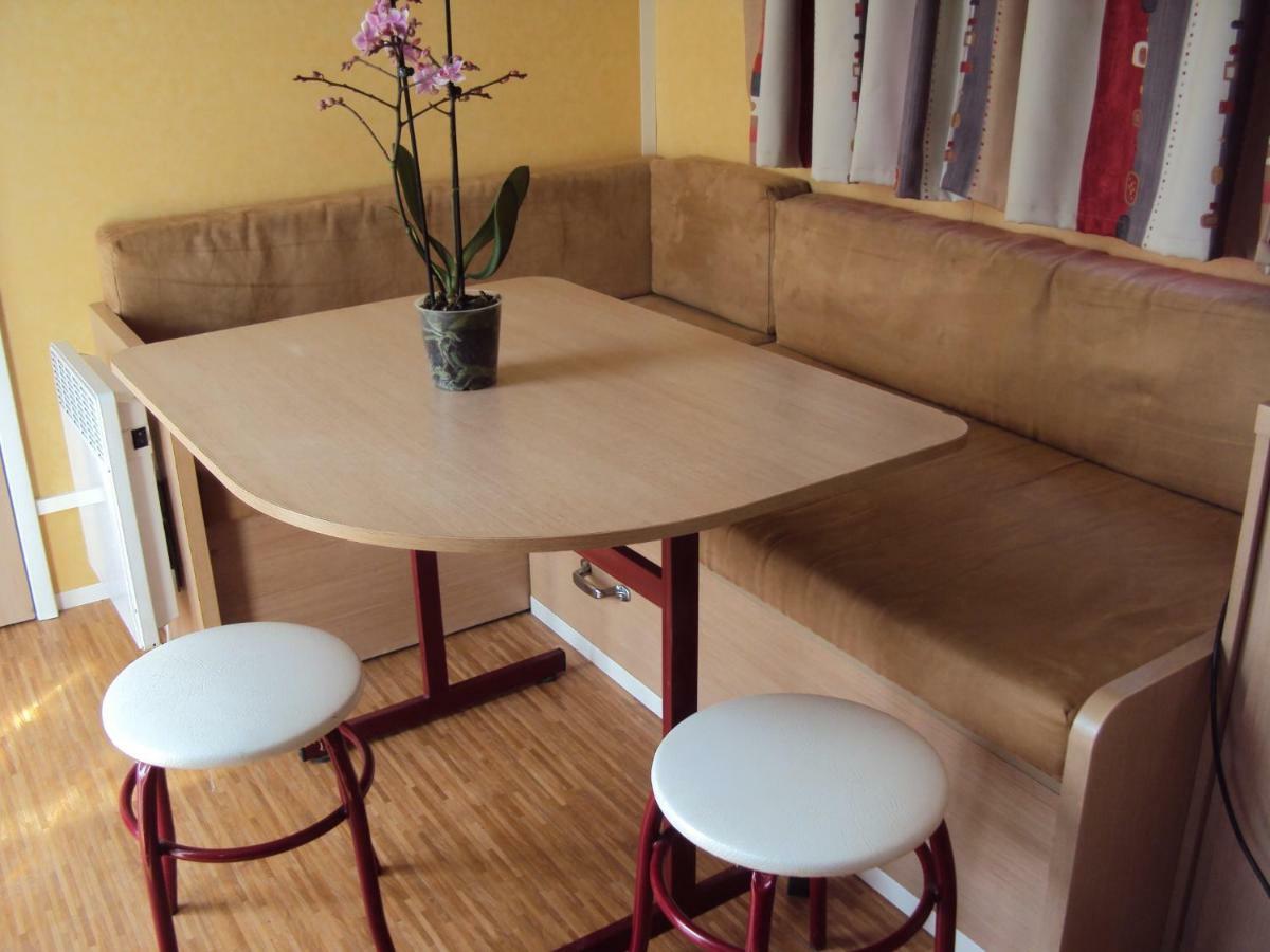 B&B La Douloire แปร์นส์-เลส์-ฟงแตนส์ ภายนอก รูปภาพ