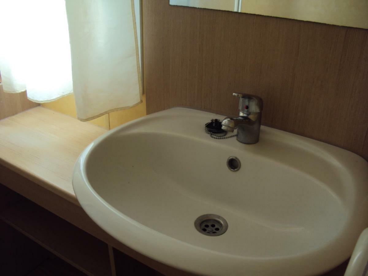 B&B La Douloire แปร์นส์-เลส์-ฟงแตนส์ ภายนอก รูปภาพ