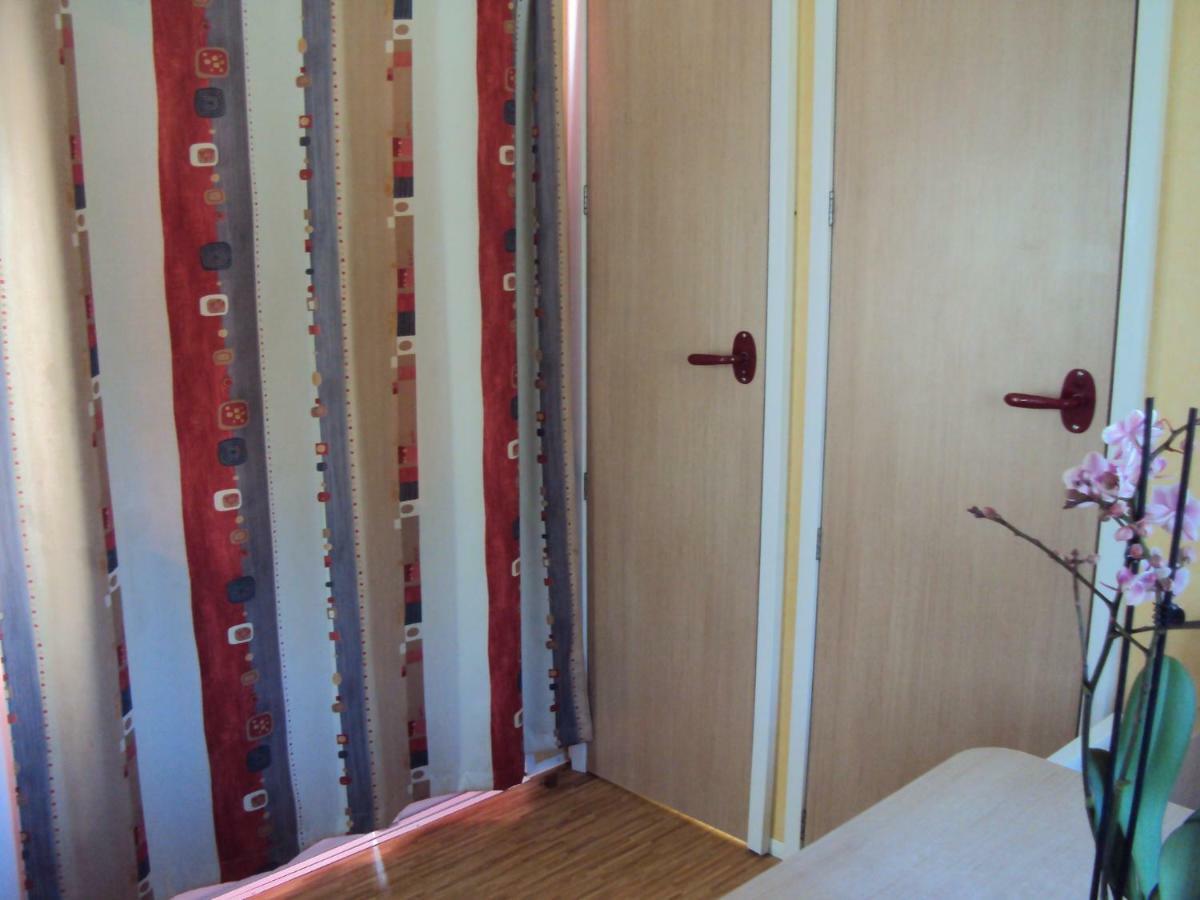 B&B La Douloire แปร์นส์-เลส์-ฟงแตนส์ ภายนอก รูปภาพ