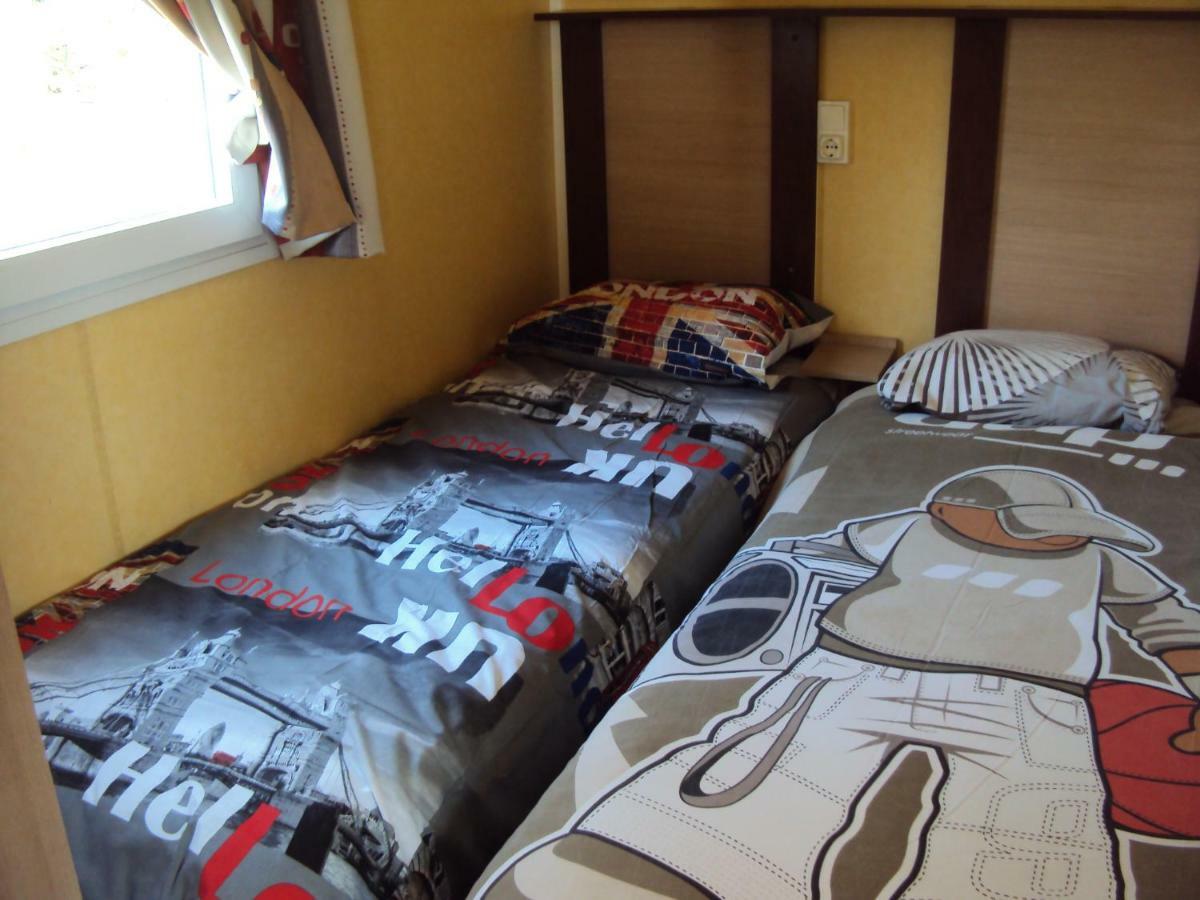 B&B La Douloire แปร์นส์-เลส์-ฟงแตนส์ ภายนอก รูปภาพ