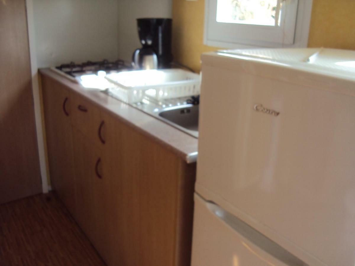 B&B La Douloire แปร์นส์-เลส์-ฟงแตนส์ ภายนอก รูปภาพ