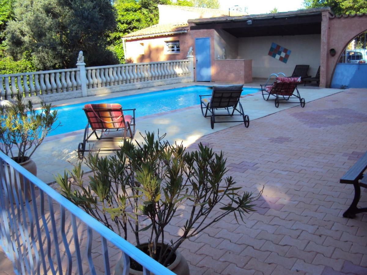 B&B La Douloire แปร์นส์-เลส์-ฟงแตนส์ ภายนอก รูปภาพ