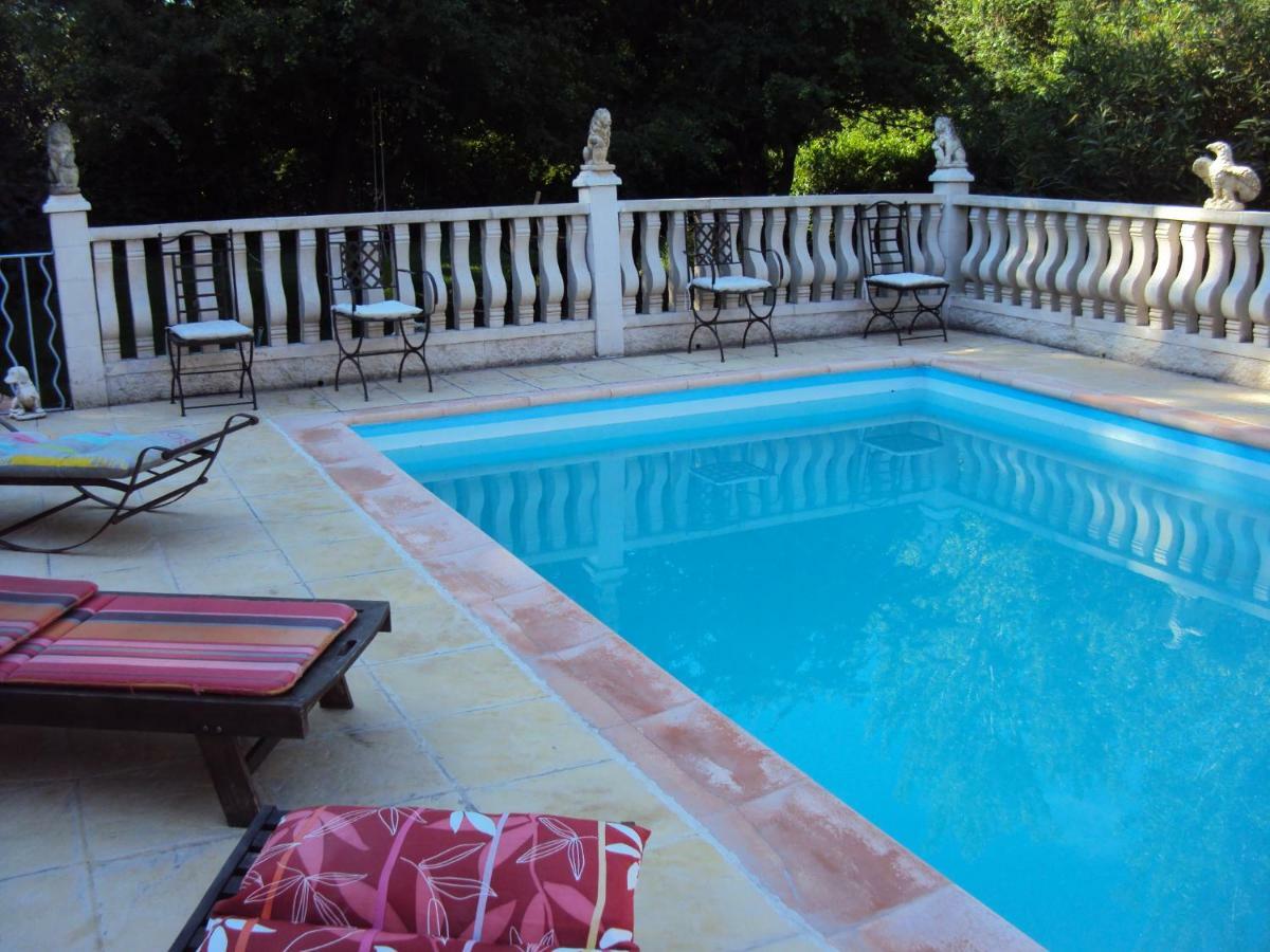 B&B La Douloire แปร์นส์-เลส์-ฟงแตนส์ ภายนอก รูปภาพ