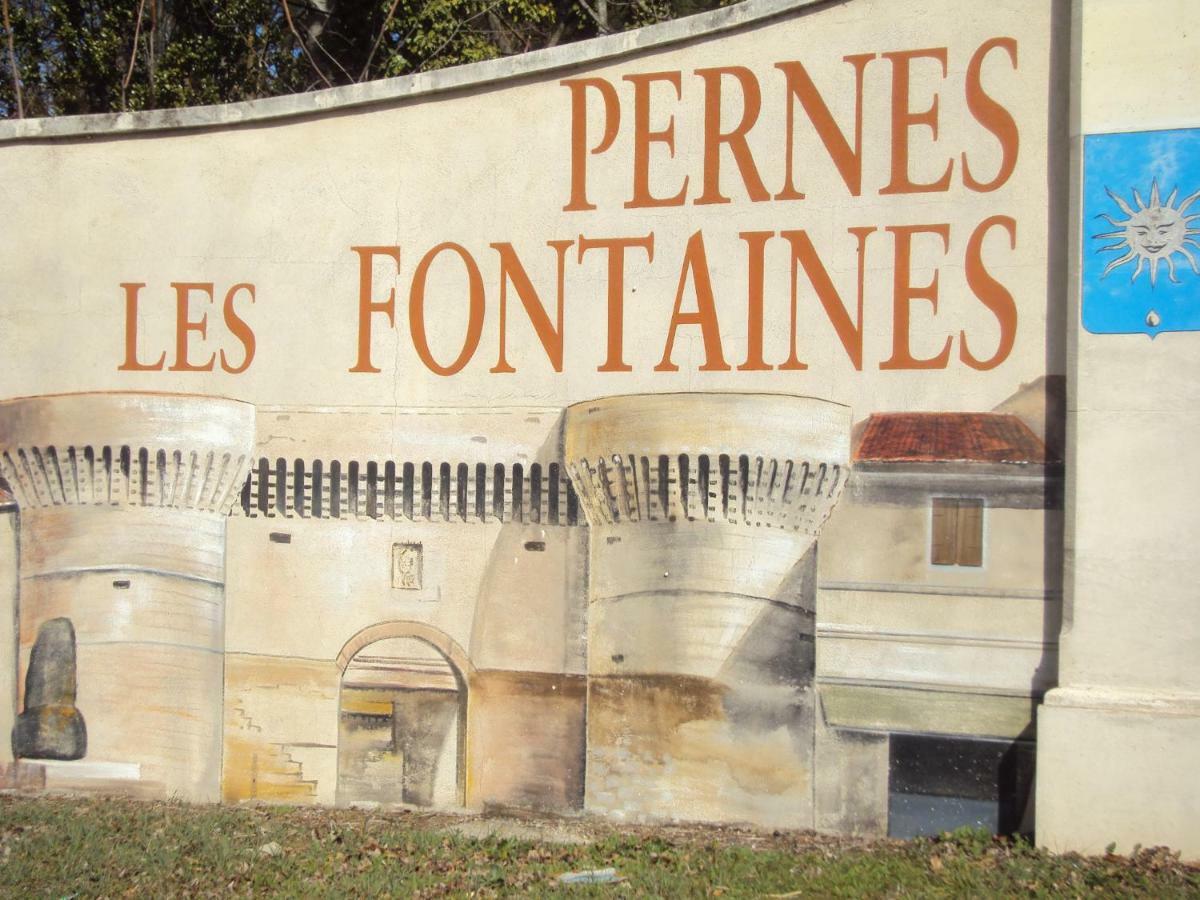 B&B La Douloire แปร์นส์-เลส์-ฟงแตนส์ ภายนอก รูปภาพ