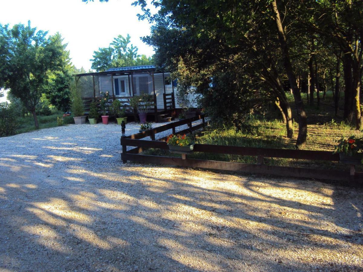 B&B La Douloire แปร์นส์-เลส์-ฟงแตนส์ ภายนอก รูปภาพ