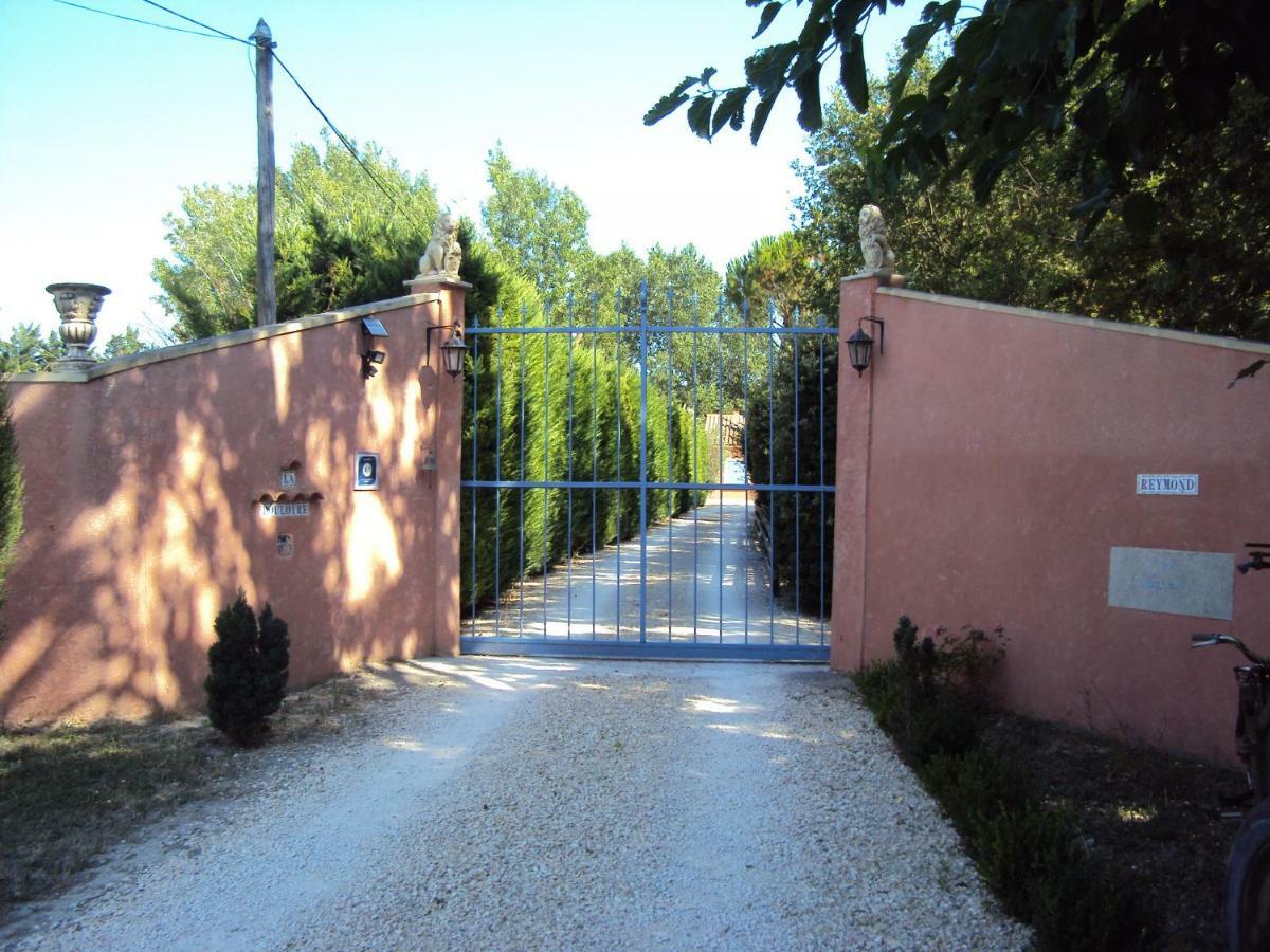 B&B La Douloire แปร์นส์-เลส์-ฟงแตนส์ ภายนอก รูปภาพ