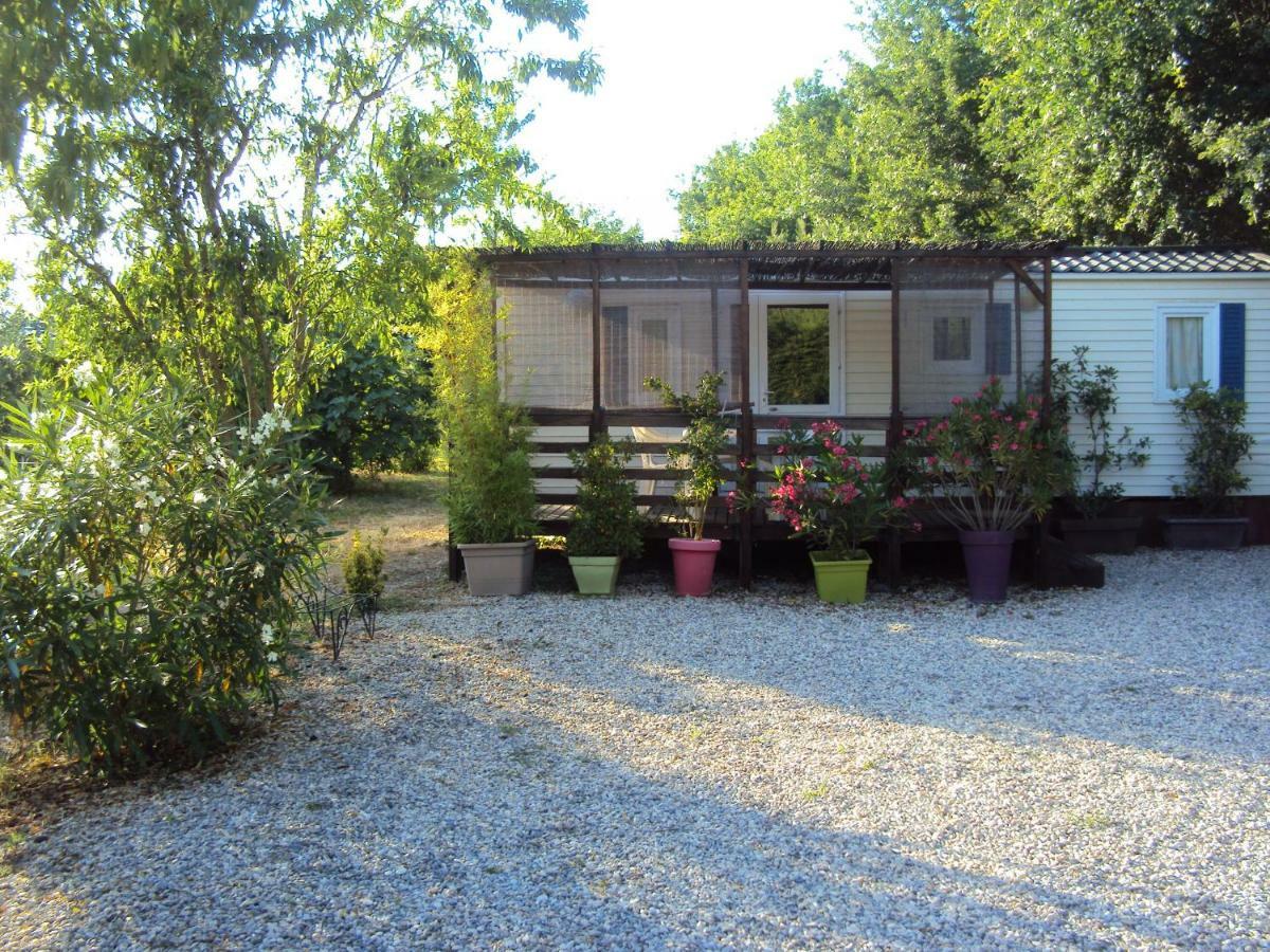 B&B La Douloire แปร์นส์-เลส์-ฟงแตนส์ ภายนอก รูปภาพ