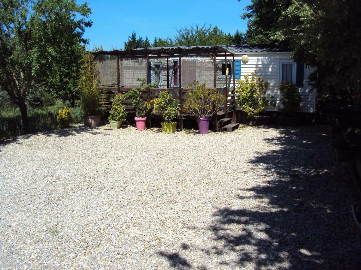B&B La Douloire แปร์นส์-เลส์-ฟงแตนส์ ภายนอก รูปภาพ